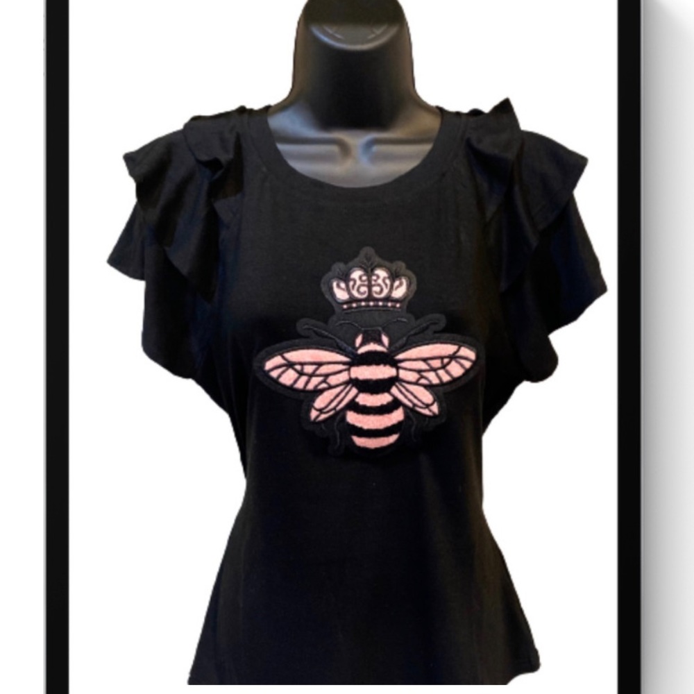 Flutter sleeve top with chenille bee patch